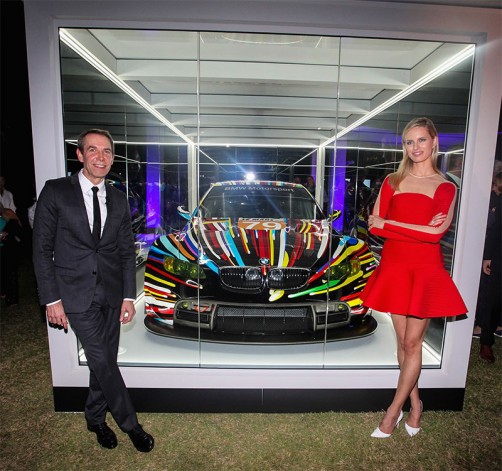 Supermodel und Schauspielerin Karolína Kurková und der Künstler Jeff Koons präsentieren im Rahmen der Art Basel Miami Beach 2013 das BMW Art Car von Jeff Koons (BMW M3 GT2)