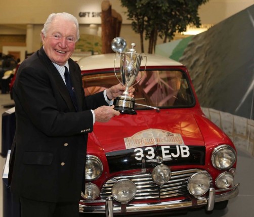 Paddy Hopkirk mit dem Mini Cooper der Rallye Monte Carlo 1964