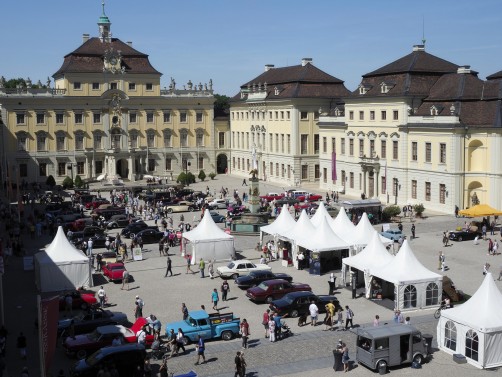 Blick in den Schlosshof des Ludwigsburger Residenzschlosses anlässlich der Retro Classics meets Barock 2017