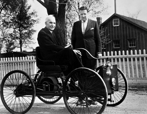 Henry Ford und Henry Ford II mit dem Quadricycle (1946).  Foto: Auto-Medienportal.Net/Ford