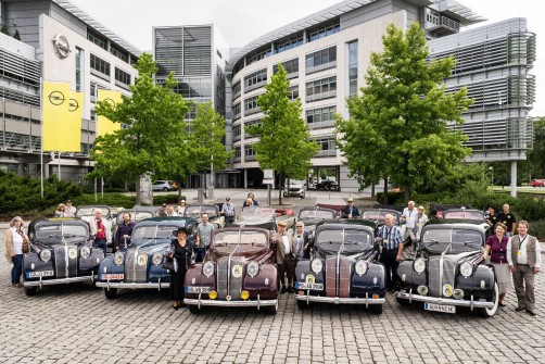 80 Jahre Opel Admiral: Die alten Herren unter sich.  Foto: Auto-Medienportal.Net/Opel
