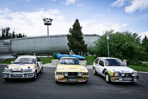 GSI von Opel gestern und heute: Im Hintergrund Weltmeister Andre Lange und seine Bobbahn.  Foto: Auto-Medienportal.Net/Opel