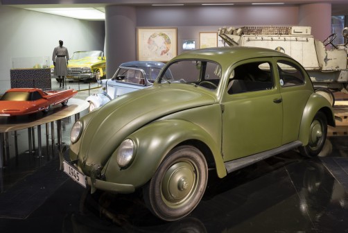 CCG-Käfer (1945) der Autostadt im Londoner „Victoria & Albert Museum“.  Foto: Auto-Medienportal.Net/Autostadt