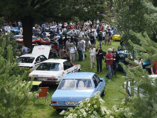 Klassikertreffen an den Opelvillen in Rüsselsheim.  Foto: Opel 