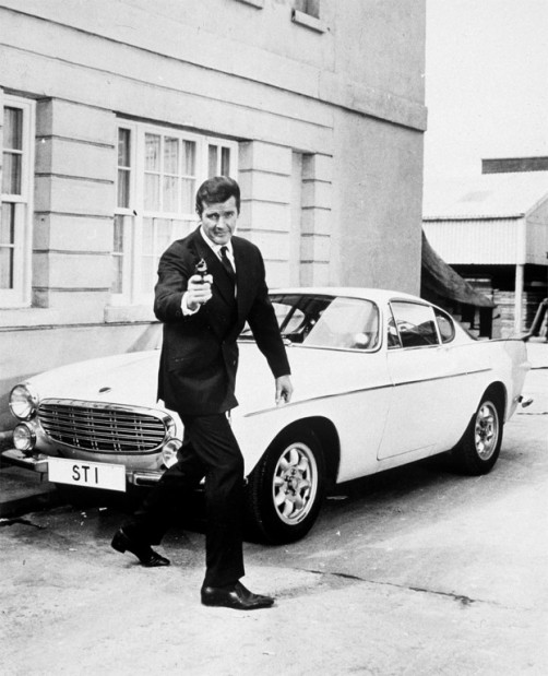 Schauspieler Roger Moore als Simon Templar in der gleichnamigen Serie mit dem Volvo P 1800 S.  Foto: Auto-Medienportal.Net/Volvo