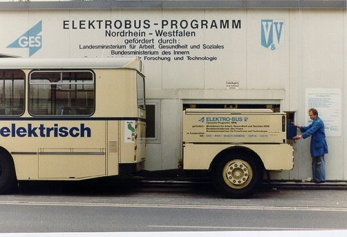 Die Batterie des MAN 750 HO-M10 E wurde in den 1970er-Jahren separat in einem Anhänger mitgeführt.  Foto: Auto-Medienportal.Net/MAN