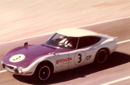 Toyota 2000 GT (1967–1970) beim Motorsporteinsatz in den USA.  Foto: Auto-Medienportal.Net/Toyota