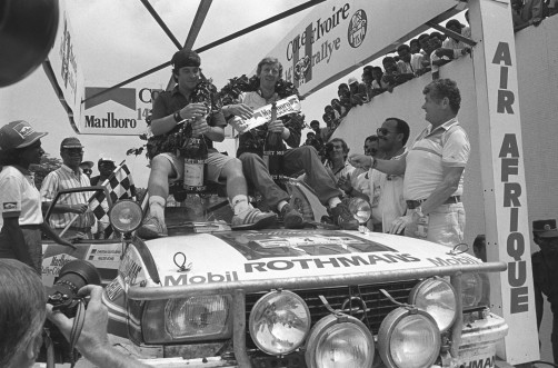 Walter Röhrl und Christian Geistdörfer nach ihrem Sieg an der Elfenbeinküste 1982 auf Opel Ascona 400