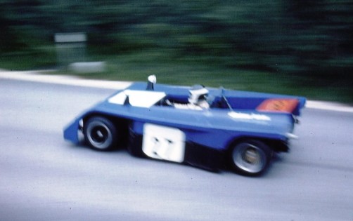Der 'Mitzieher' von Karl Heinz Stocker ist etwas verunglückt - trotzdem erkennt man das Auto. Aufgenommen beim Roßfeldrennen 1973.