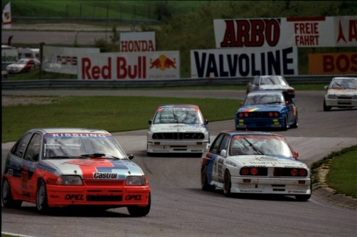  Ende der 1980er-Jahre fuhr die legendäre DTM zuletzt auch auf dem Salzburgring. Im kommenden Jahr stehen die Boliden von damals auf dem Roßfeld im Mittelpunkt. Das Foto stammt von Jo Ma