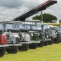Die Land Rover der Dunsfold Collection unter freiem Himmel.  Foto: Auto-Medienportal.Net/Land Rover 