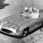 Mille Miglia, Brescia in Italien, 1. Mai 1955. Stirling Moss und Denis Jenkinson gewannen auf einem Mercedes-Benz Rennsportwagen Typ 300 SLR (W 196 S) das Rennen in Rekordzeit. Foto: Mercedes-Benz 